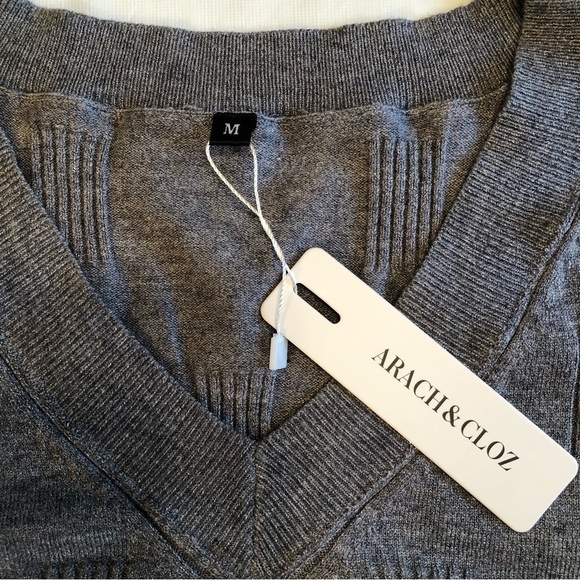 NWT Arach & Cloz Gray Lightweight V-Neck Ribbed Sweater Size M - Picture 3 of 7